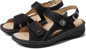 Barbuda Finn Comfort Flat Sandals in Black Sirio