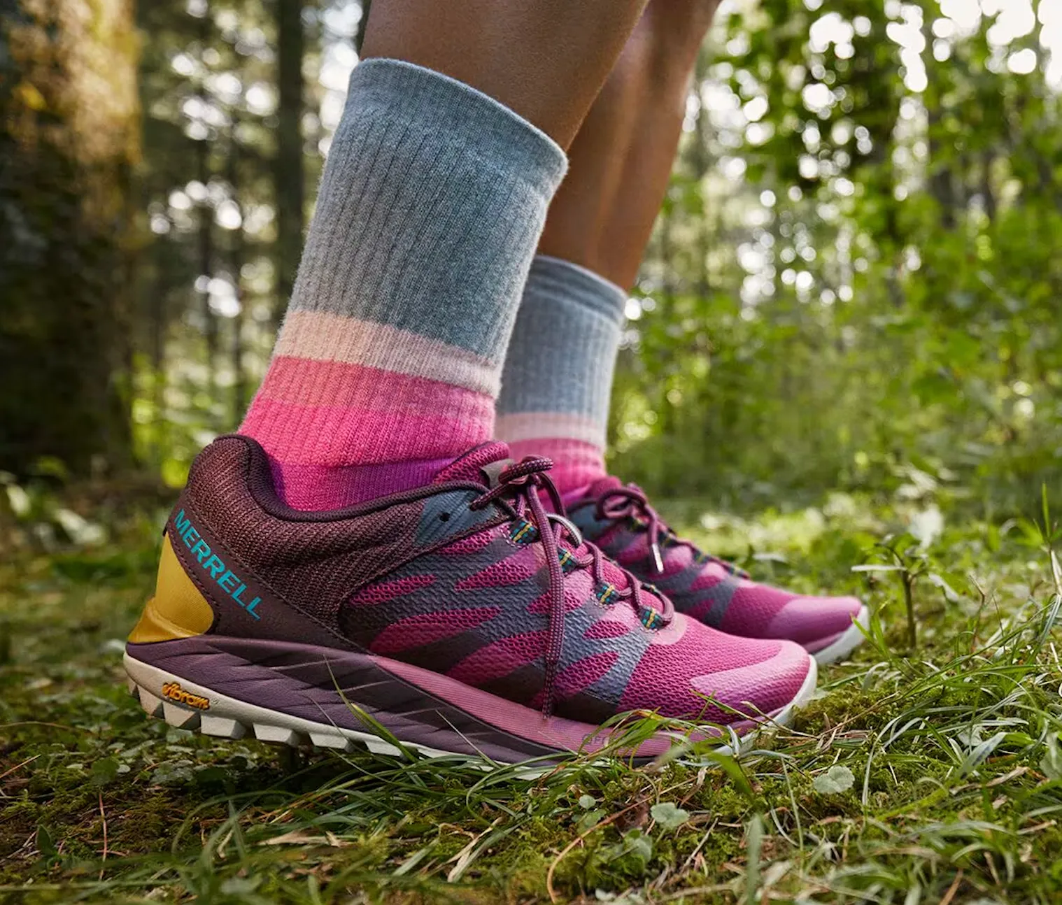 WOMEN'S MERRELL ANTORA 2 TRAIL RUNNING SHOES | FUCHSIA